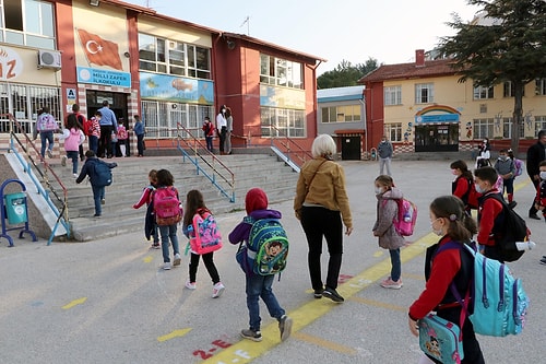 Yüz Yüze Eğitimde Yeni Dönem Başladı: Peki Kaç Gün Okula Gidilecek? Hangi Değişiklikler Yapıldı?