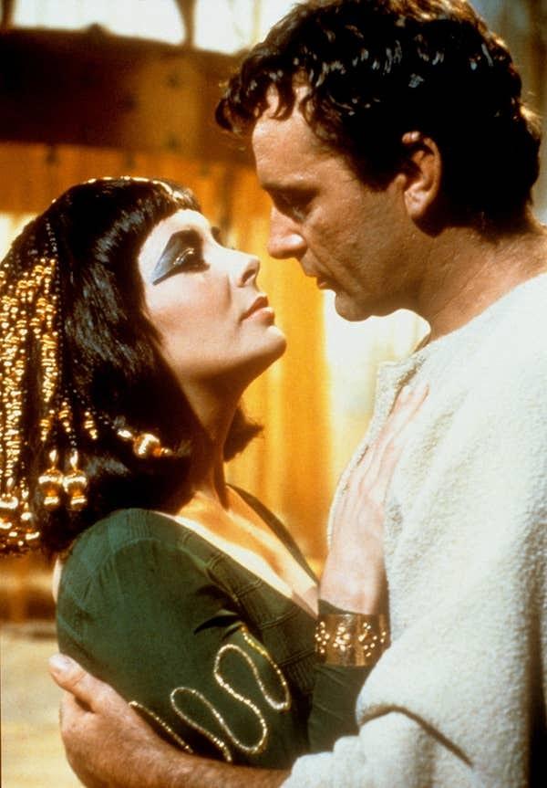 Filmin senaryosu ise başarılı isim Laeta Kalogridis tarafından yazılacak. Tüm bu inanılmaz kadınlarla birlikte Kleopatra filminin de başarılı olacağından eminiz.
