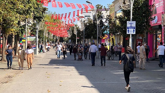 Sakarya Valiliği Duyurdu: 'Maske Takmayana 3 Gün Yurtta Karantina Uygulanacak'