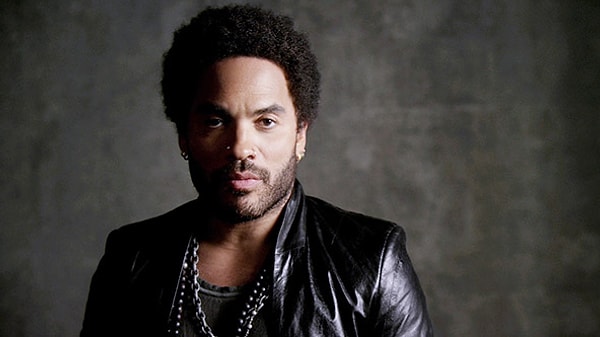 18. Ленни Кравитцу пришлось столкнуться с дискриминацией, которой не подвергались белые рок-звезды. Его несколько раз останавливали и обыскивали на дороге.