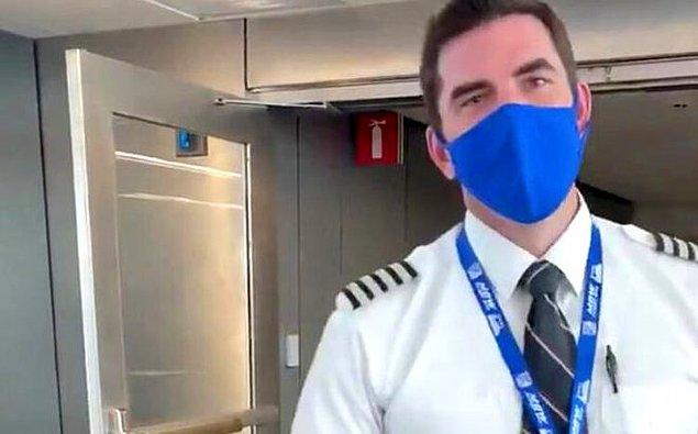 Dekoltesi nedeniyle uçağa alınmayacağı söylenen kadının yanına gelen bir pilot, kendisine tişört verebileceğini söylemiş.