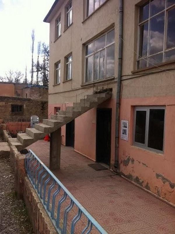 15. Kayseri'de merdivenler pencereye açılırsa şaşırmayın!