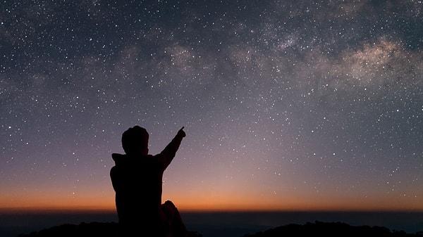 15. Geceleri başını gökyüzüne kaldırınca sayısız yıldız görebilmek...