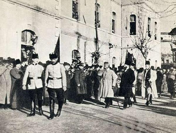Atatürk Ankara'ya geldiği gün şöyle der: "Ankara’ya ilk kabul olunduğum gün; sadece bir vatandaş, ulusun bir bireyi idim. Hiçbir sıfatım, selahiyetim ve ünvanım yoktu."
