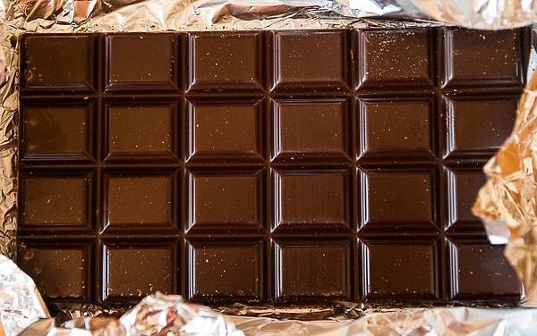 13. Çikolata paketlerinin içinde ortalama 8 böcek ayağı bulunur.