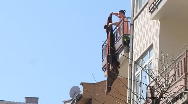 Irkçılık, neyin ırkçı olup neyin olmadığı konusu çok derin. Bu konuyu tartışırken tarihi ve kavramları iyi bilmek şart.