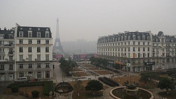 15. Çin bir keresinde Paris'in aynısı olan bir şehir kurmaya çalışmıştı ancak burası şu an bir hayalet şehir haline geldi.