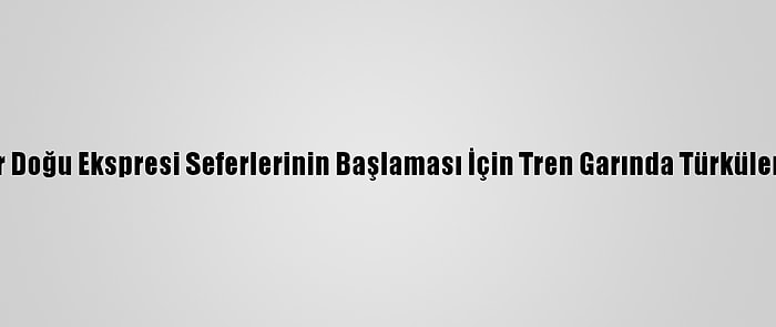 Karslı Aşıklar Doğu Ekspresi Seferlerinin Başlaması İçin Tren Garında Türküler Seslendirdi