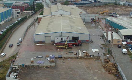 Kiracısına Ödeme Yapmadığı İçin 'Çık' Dedi: Taşınırken Fabrikayı da Söküp Götürdüler