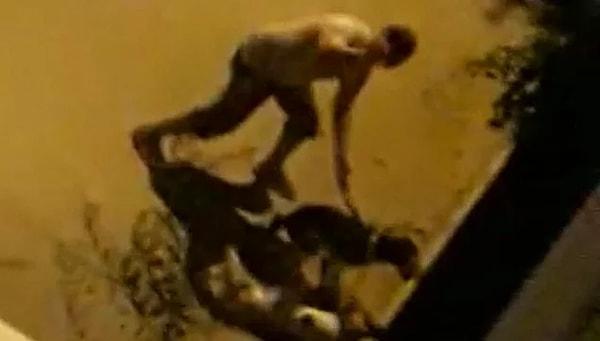 5. İzmir'de bir adamın sokak köpeklerine acımasızca şiddet uygulaması...