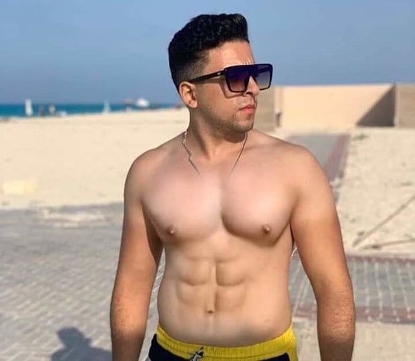 1. А вы также ненавидите, когда ваши грудные мышци растут поверх кулона?