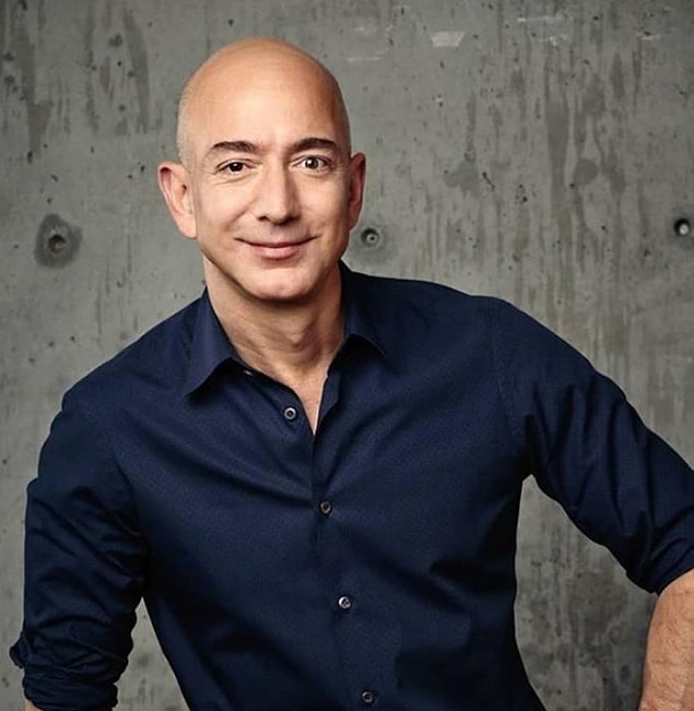 Dünyanın en zengin insanı olan Jeff Bezos Amazon şirketinin kurucusu ve CEO'sudur.