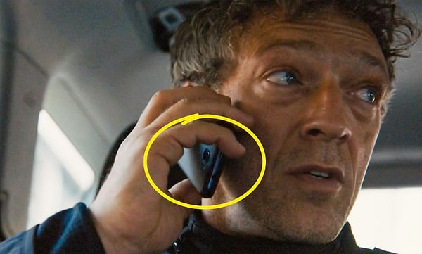 17. «Когда ты секретный агент и до сих пор не можешь придумать, как держать свой телефон ...»