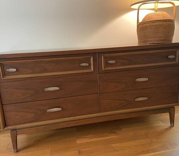 17. 30 долларов за функциональный и отлично сохранившийся комод.