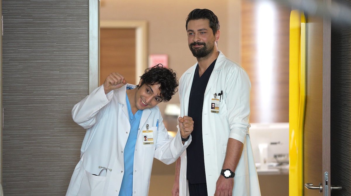 Врач сериал чудо доктор. Онур туна доктор. Доктор онур сериал. Ферман из чудо доктора. Онур туна чудо доктор.