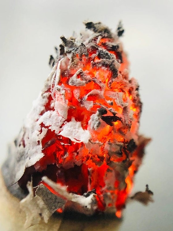 18. Зажжённая сигарета