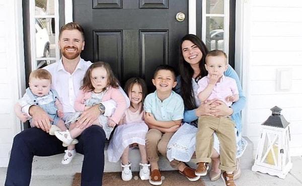 Bu süreçte hamile olan Maxine, 2018’de oğlu Henry’i doğurduğunu ve daha sonra koruyucu ailesi oldukları 4 çocuğu 2019’da evlat edindiklerini belirtti.