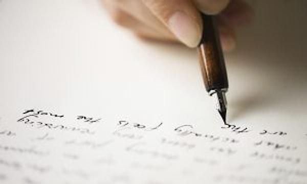 13. Hayatınızda büyük izler bırakmış insanlara bir mektup yazın.
