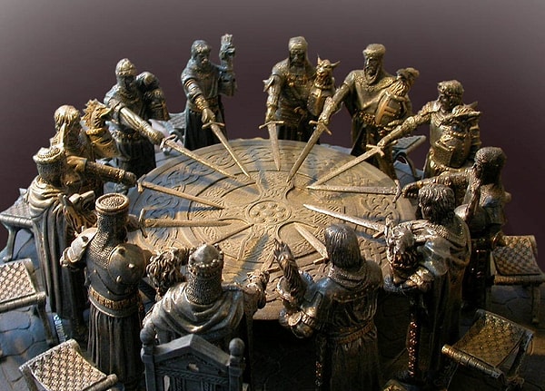 9. Где жил Король Артур и рыцари Круглого Стола?