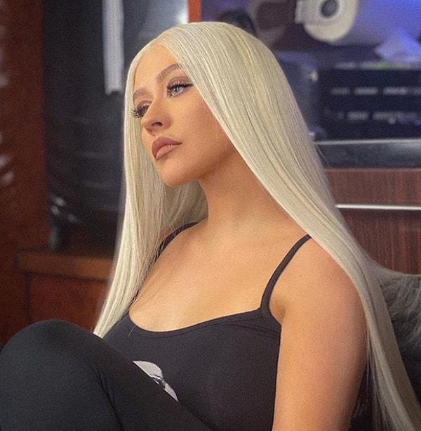Kendini bir mükemmeliyetçi olarak tanımlayan Christina Aguilera InStyle'a verdiği bir röportajda her zaman henüz başaramadığı işlere odaklandığını söylemiştir.