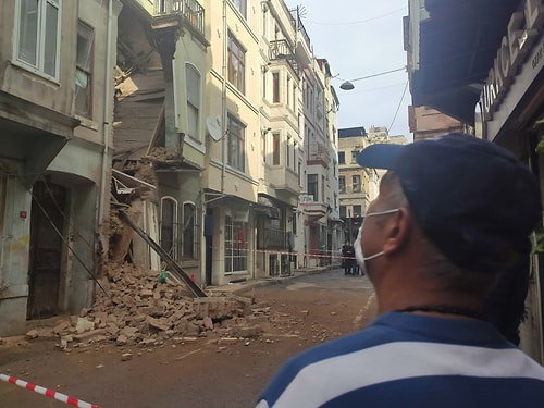 Beyoğlu'nda 2 Katlı Boş Bina Çöktü