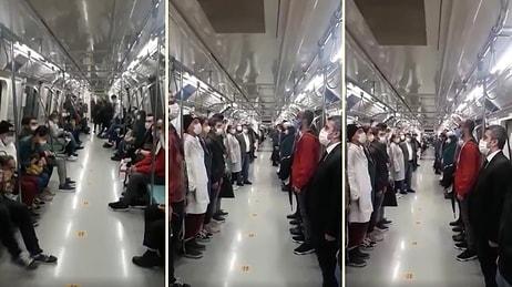 Yenikapı - Hacıosman Metrosu'nda Saat 19:23'te İstiklal Marşı Çalındı, Herkes Ayağa Kalktı