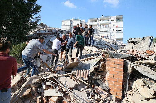 Korkunç Görüntüler Ortaya Çıktı: İzmir Depremi Sonrası Ajanslara Yansıyan Kareler