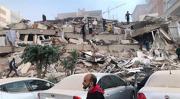 İzmir'deki deprem felaketinin yaralarını sarmak için pek çok il, ilçe ve büyükşehir belediyesi inanılmaz bir eforla yardım için seferber oldu ve belediye ekipleri İzmir'e doğru yola çıktı.