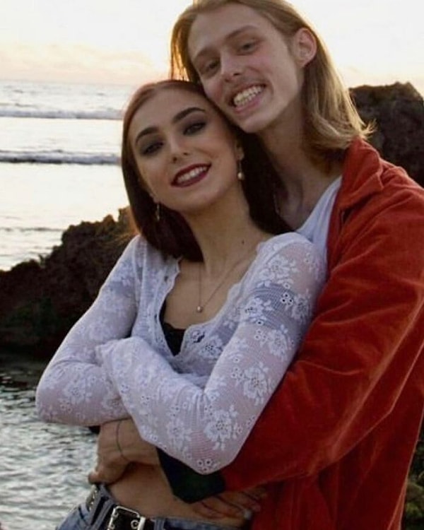 9. Брат с сестрой или пара?