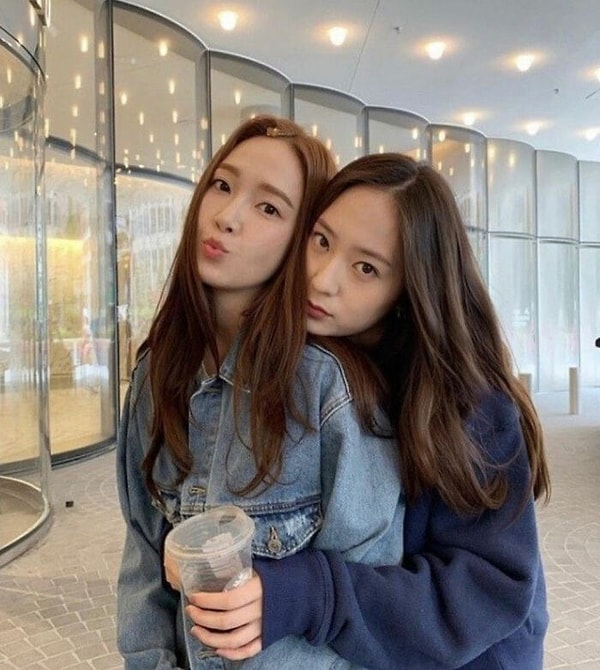 34. Сестры или пара?