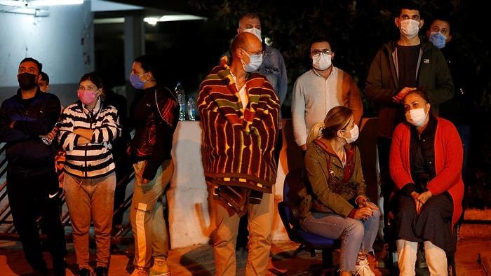 Depremin Vurduğu İzmir'de Vatandaşlar Geceyi Sokakta Geçirdi