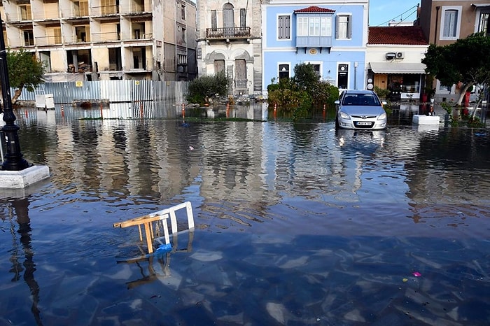 Deprem Komşu Yunanistan'ı da Vurdu: Sisam Adası'nda 2 Ölü, 19 Yaralı