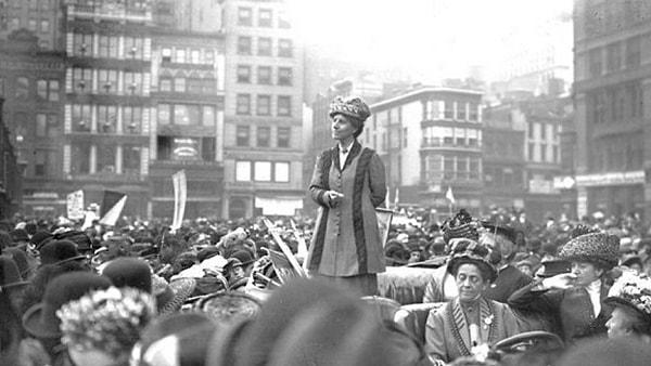 9. Charlotte Perkins Gilman - Kadınlar Ülkesi (1915)