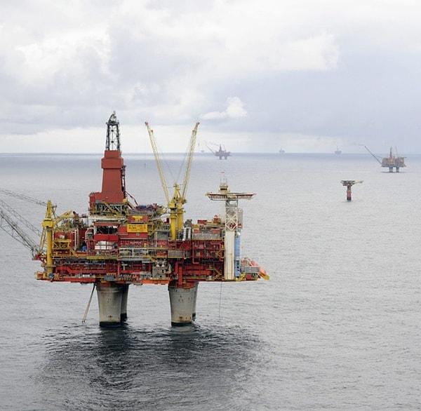 2. Norveç'in petrol sermayesi 1 trilyon doların üzerinde bir değere sahiptir.