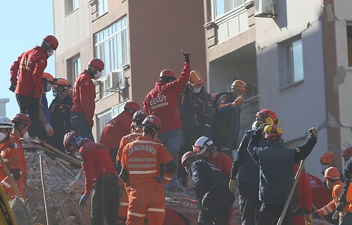 İzmir Depreminin 4. Günü: Can Kaybı 95'e Yükseldi, 5 Binada Çalışmalar Devam Ediyor