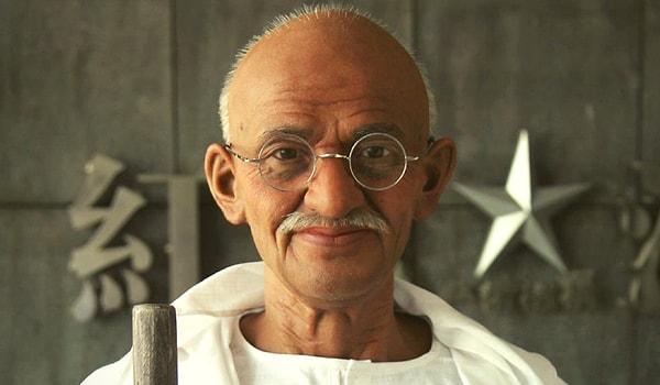 4. Mahatma Gandhi bir kızın reenkarnasyon iddilarını araştırdı.
