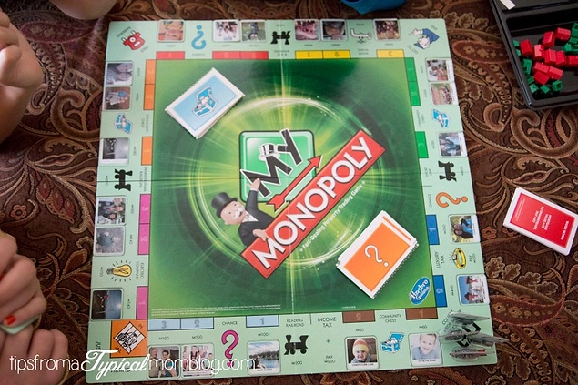 2014'te oyuncuların tapu yerlerine kendi fotoğraflarını yapıştırarak oyunu kişiselleştirebileceği bir Monopoly versiyonu üretilmişti.
