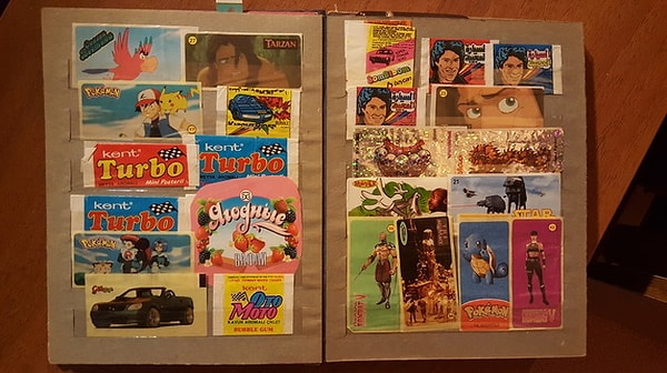 14. Вездесущие наклейки от жвачки – куда их только не клеили!