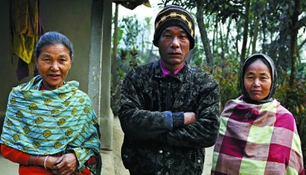 Достигнув "брачного возраста" девушка выходят замуж за своего отца или мужа матери.