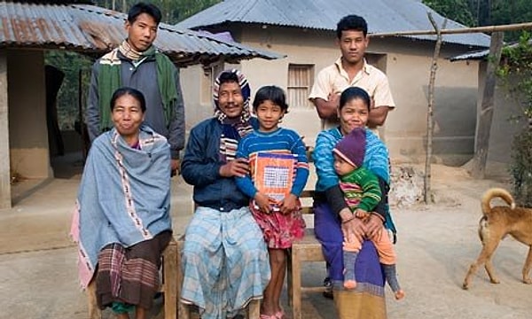 В племени "Манди" считается, что молодые мужчины не могут защитить женщин.