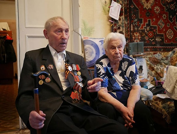 95-летний ветеран войны Василий Федорович и его жена Тамара Александровна вместе более 60 лет. Вот как выглядела их квартира, когда ее посетил Антон.