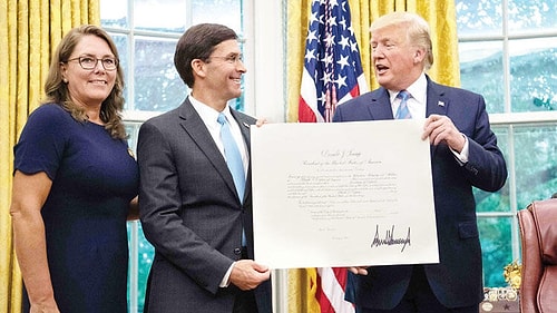 Trump Twitter Üzerinden Duyurdu: Savunma Bakanı Mark Esper'in Görevine Son Verildi