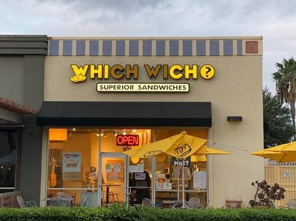 7. "То чувство, когда часть твоей вывески перегорела, но она все равно имеет смысл".