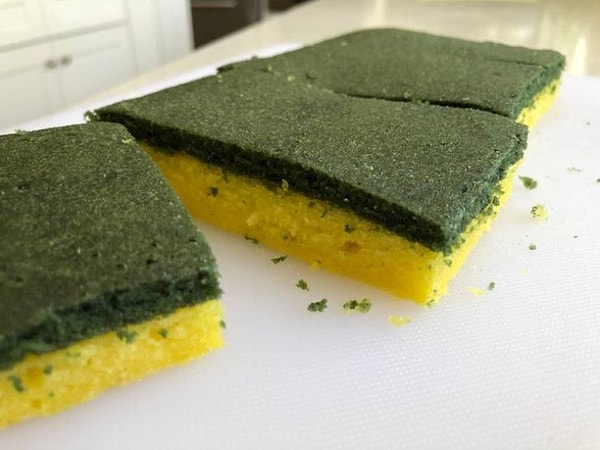 34. "Хотите верьте, хотите - нет, но это кусочки торта, а не губки для мытья посуды".