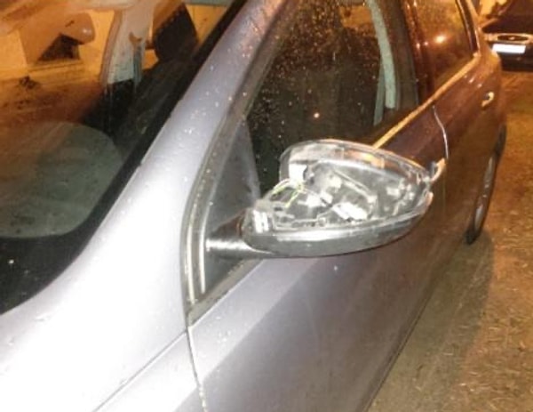 11. «Пришел человек и разбил мое зеркало, так как я припарковался там, где он обычно паркуется...»