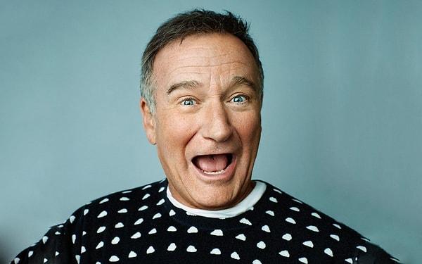 22. "Annem bir keresinde Robin Williams'ı görmüş ve kendisinden fotoğraf istemiş ama Robin Williams önemli bir işin ortasındaymış. Annem 20-30 dakika beklemiş ve Robin Williams daha sonra yanına gidip 'Sanırım fotoğraf istemiştiniz.' demiş."