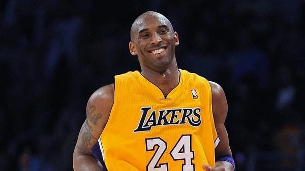 Los Angeles Lakers ile beş NBA şampiyonluğu kazanarak sporun en büyük oyuncularından biri olarak kabul edilen Amerikalı basketbolcu Kobe Bryant, 41 yaşında helikopter kazasında hayatını kaybetti.