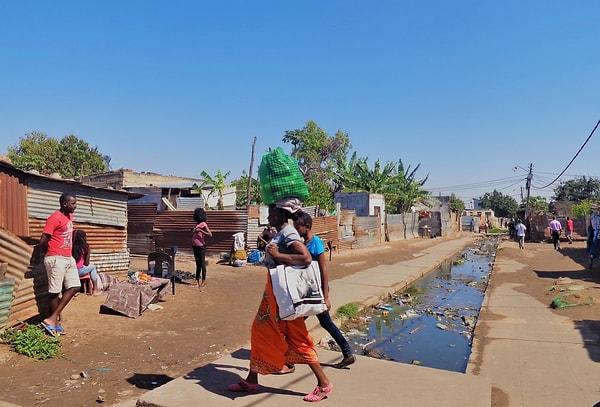 7. "Mozambik'te hastalıkların çözümü için büyü yapan medyumlar bulunur. Bazı tedavi yöntemleri için kurban kesme gibi gelenekleri vardır."