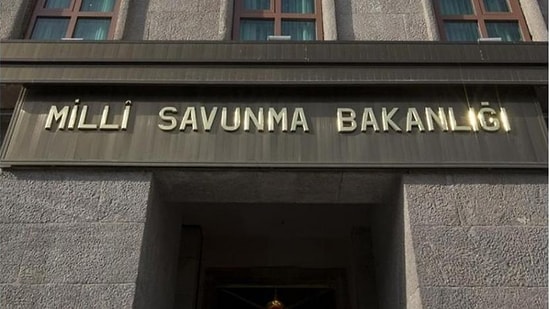 Milli Savunma Bakanlığı: 'Hakkari'de Açılan Taciz Ateşi Sonucu Bir Askerimiz Şehit Oldu'