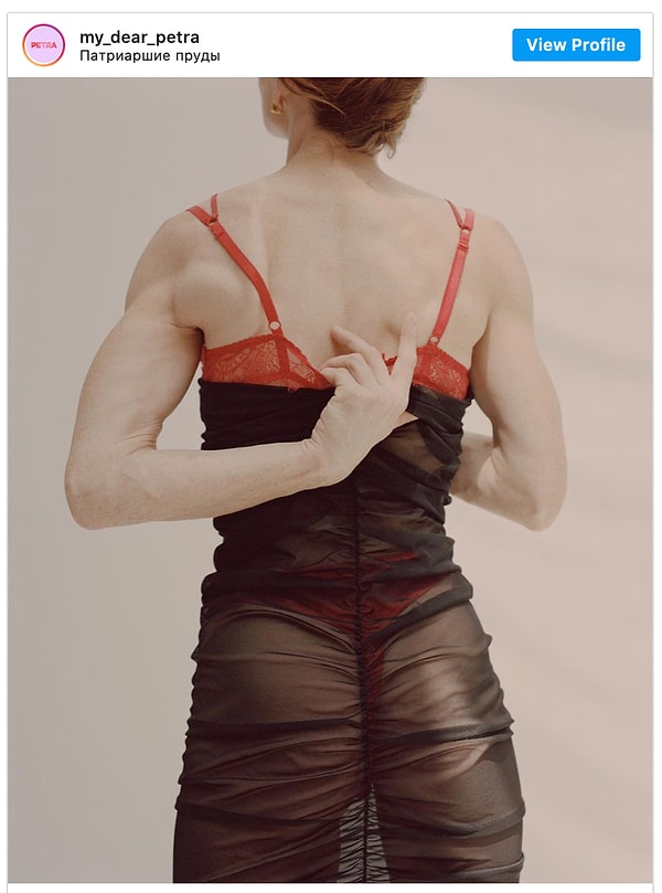 2. В детстве Надежда даже не думала о модельном бизнесе. Ее родители были лишены родительских прав, когда ей был всего год, а детство девочка провела в двух интернатах.